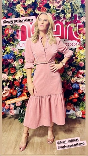 Amanda Holden feet photo thumbnail