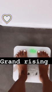 Vida Guerra feet photo thumbnail