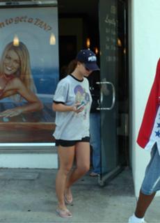 Britney Spears feet photo thumbnail