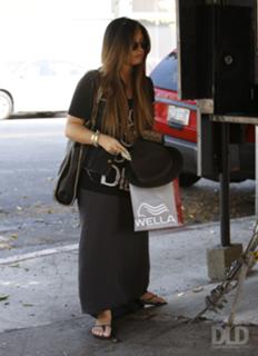 Demi Lovato feet photo thumbnail