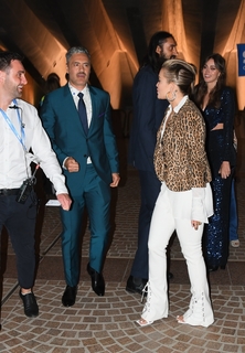 Rita Ora feet photo thumbnail