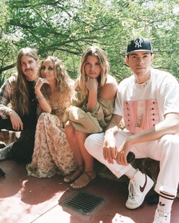 Sofia Richie feet photo thumbnail