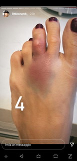 Elisabetta Canalis feet photo thumbnail