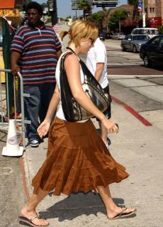 Mandy Moore feet photo thumbnail