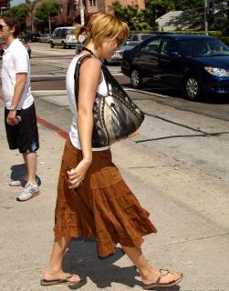 Mandy Moore feet photo thumbnail