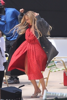Jennifer Lopez feet photo thumbnail