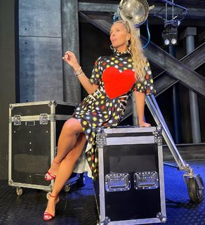 Adriane Galisteu feet photo thumbnail
