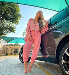 Adriane Galisteu feet photo thumbnail