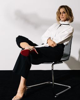 Delta Goodrem feet photo thumbnail