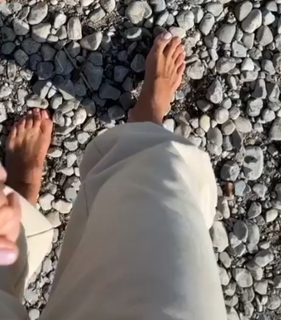 Anna Lewandowska feet photo thumbnail