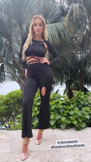Rita Ora feet photo thumbnail