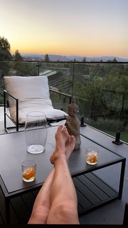 Daisy Fuentes feet photo thumbnail
