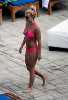 Britney Spears feet photo thumbnail