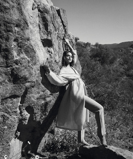 Eiza González feet photo thumbnail