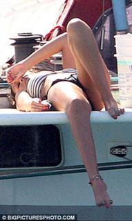 Michelle Keegan feet photo thumbnail