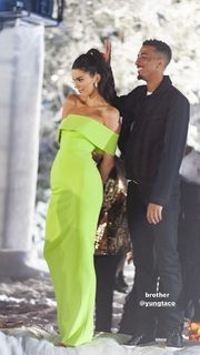 Kendall Jenner feet photo thumbnail