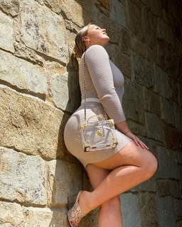 Iskra Lawrence feet photo thumbnail