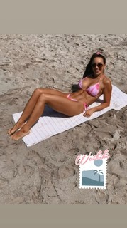 Chelsea Green feet photo thumbnail