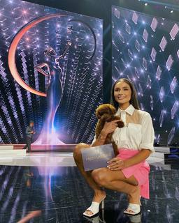 Olivia Culpo feet photo thumbnail