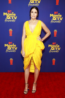 Mandy Moore feet photo thumbnail