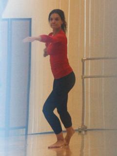 Katie Holmes feet photo thumbnail