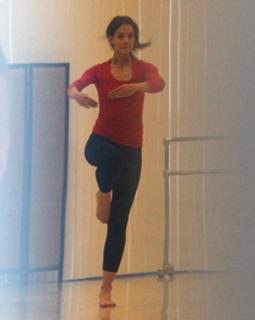 Katie Holmes feet photo thumbnail