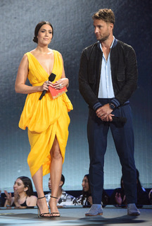 Mandy Moore feet photo thumbnail