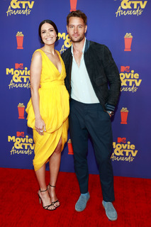 Mandy Moore feet photo thumbnail