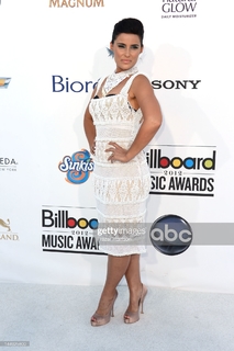 Nelly Furtado feet photo thumbnail
