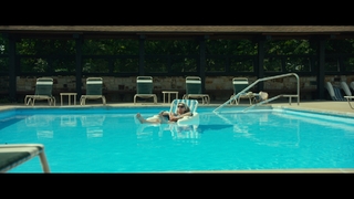 Rosamund Pike feet photo thumbnail