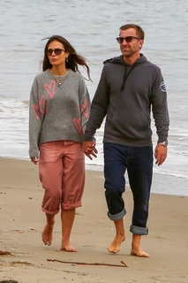 Jordana Brewster feet photo thumbnail
