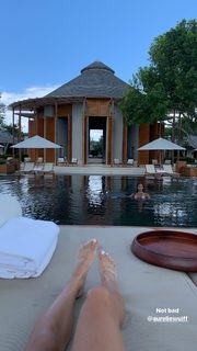 Chantel Jeffries feet photo thumbnail