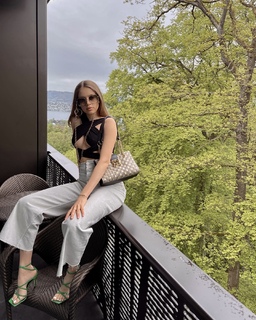 Xenia Tchoumitcheva feet photo thumbnail