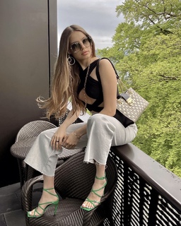 Xenia Tchoumitcheva feet photo thumbnail