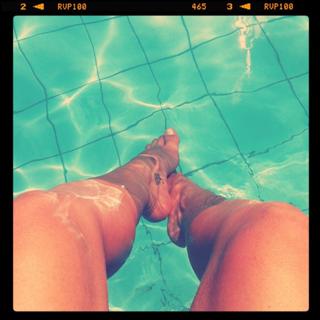 Sabrina Sato feet photo thumbnail