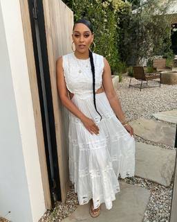 Tia Mowry feet photo thumbnail