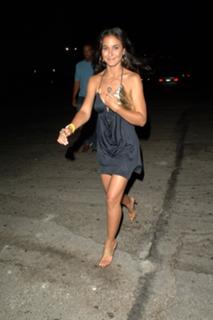 Emmanuelle Chriqui feet photo thumbnail