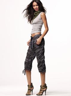 Lais Ribeiro feet photo thumbnail