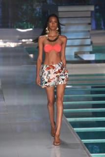Lais Ribeiro feet photo thumbnail