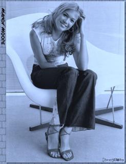 Mandy Moore feet photo thumbnail