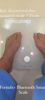 Lauren R. Wood feet photo thumbnail