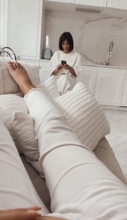 Klaudia Halejcio feet photo thumbnail
