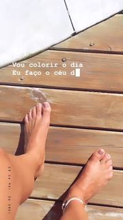 Isis Valverde feet photo thumbnail