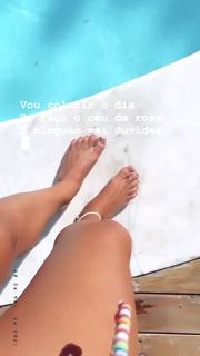 Isis Valverde feet photo thumbnail