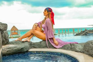 Nicole Bahls feet photo thumbnail