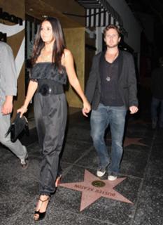 Emmanuelle Chriqui feet photo thumbnail