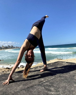 Mariana Ximenes feet photo thumbnail