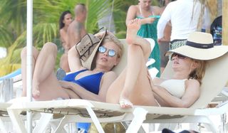 Heather Graham feet photo thumbnail