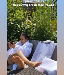 Giorgia Palmas feet photo thumbnail