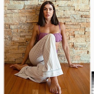 Deborah Secco feet photo thumbnail